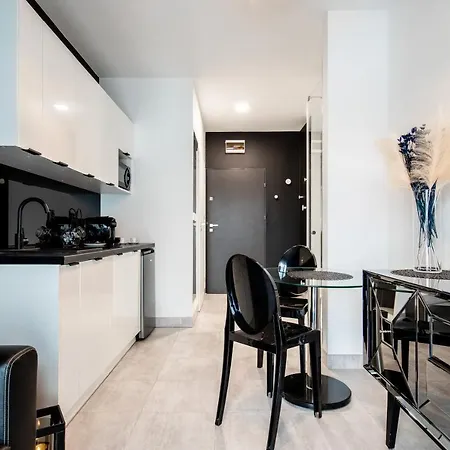 Nowoczesny Apartament Glamour Lodz Z Prysznicem Posrodku - Dostep Na Kod, Parking Exterior photo